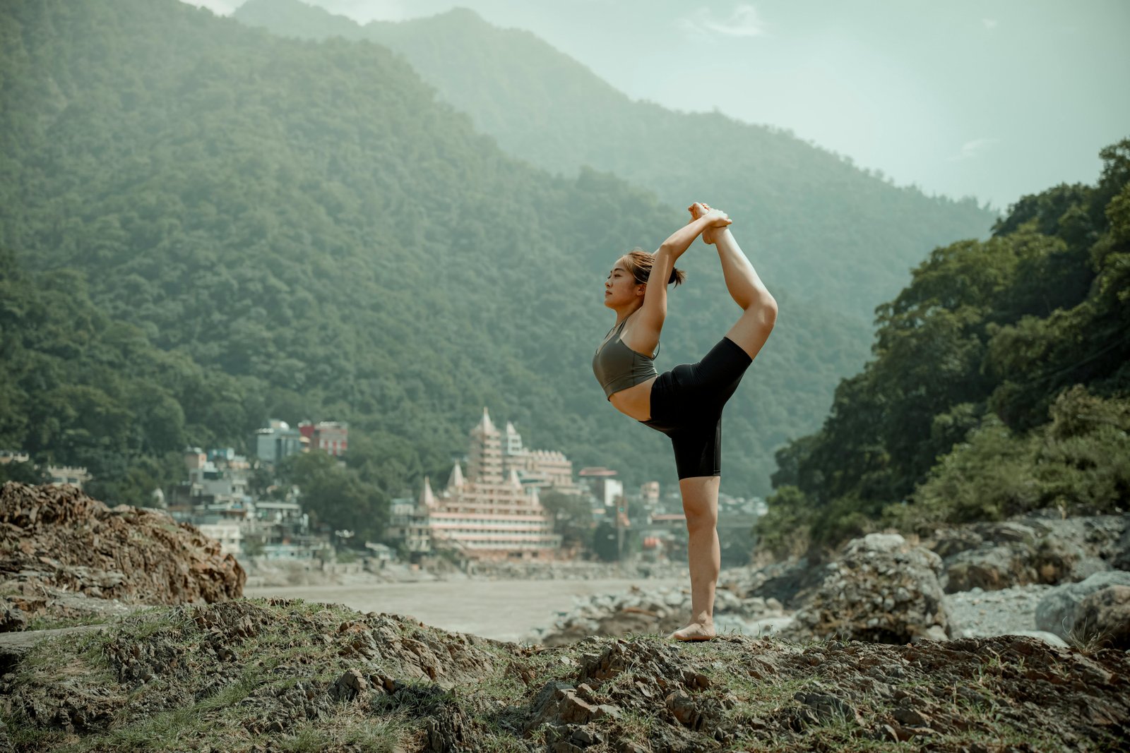 Top 10 Life-Changing Yoga Retreats in Rishikesh to Experience
