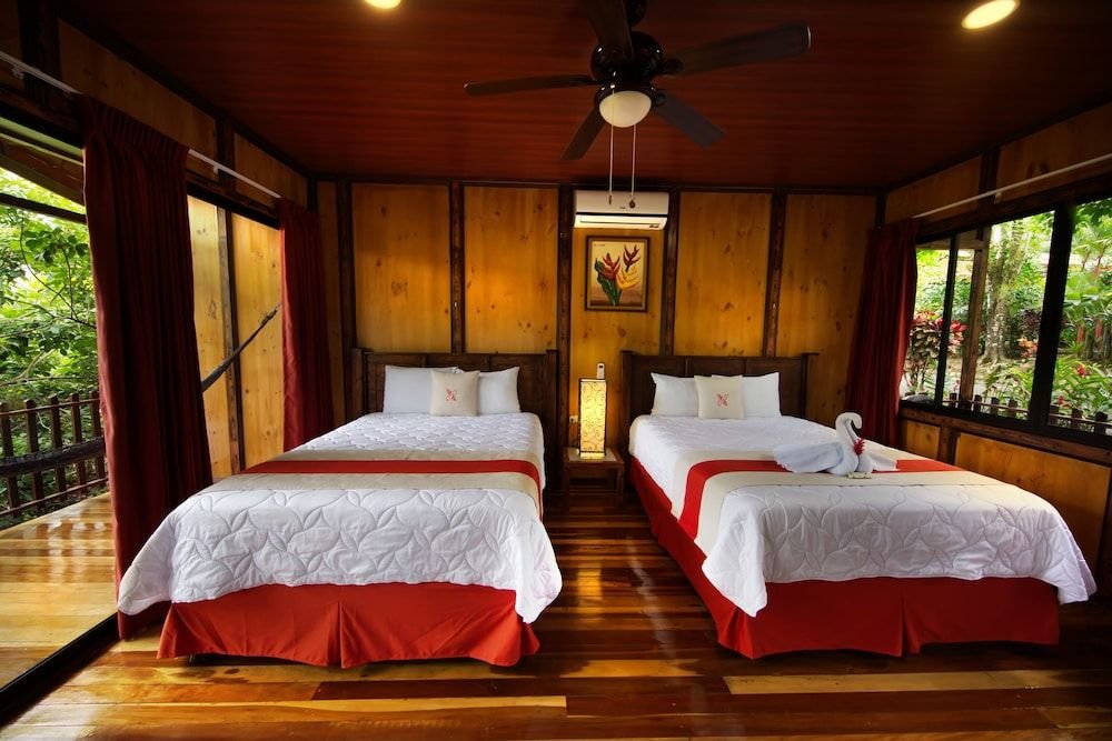 Heliconias Nature Inn & Hot Springs