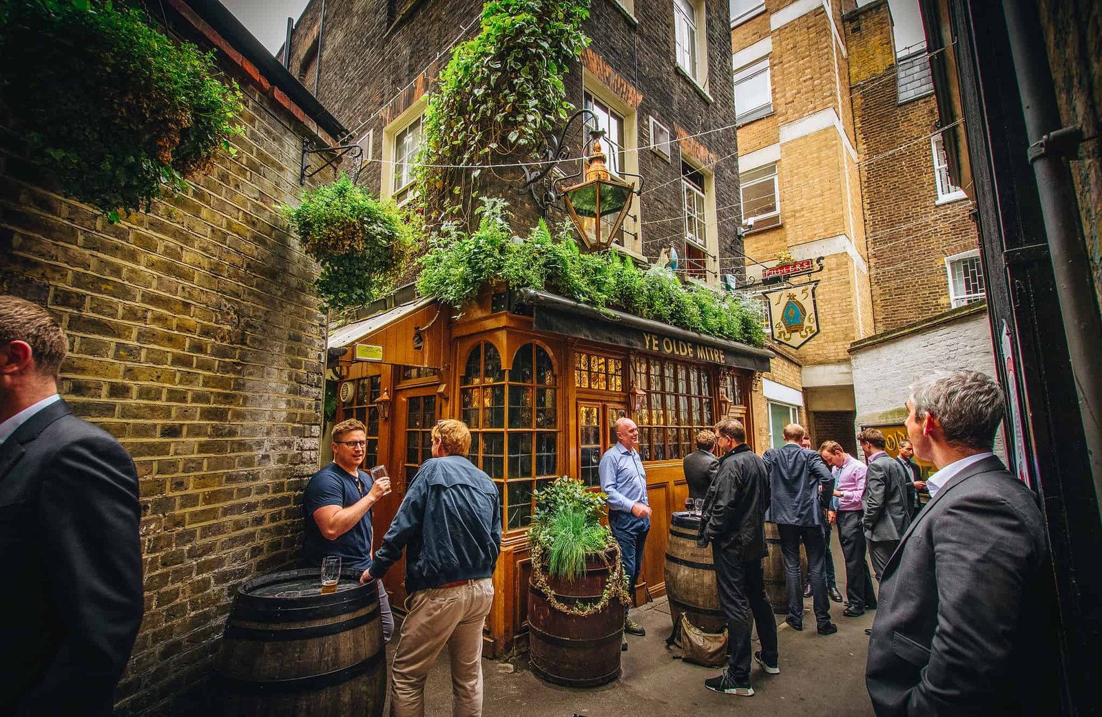 9 Best Pubs in London to Unwind Like a Local