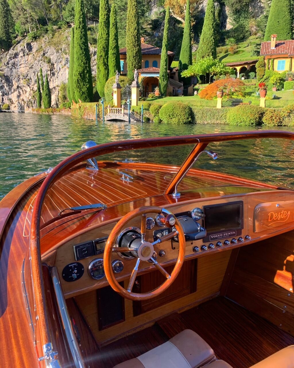 boat cruise lake como