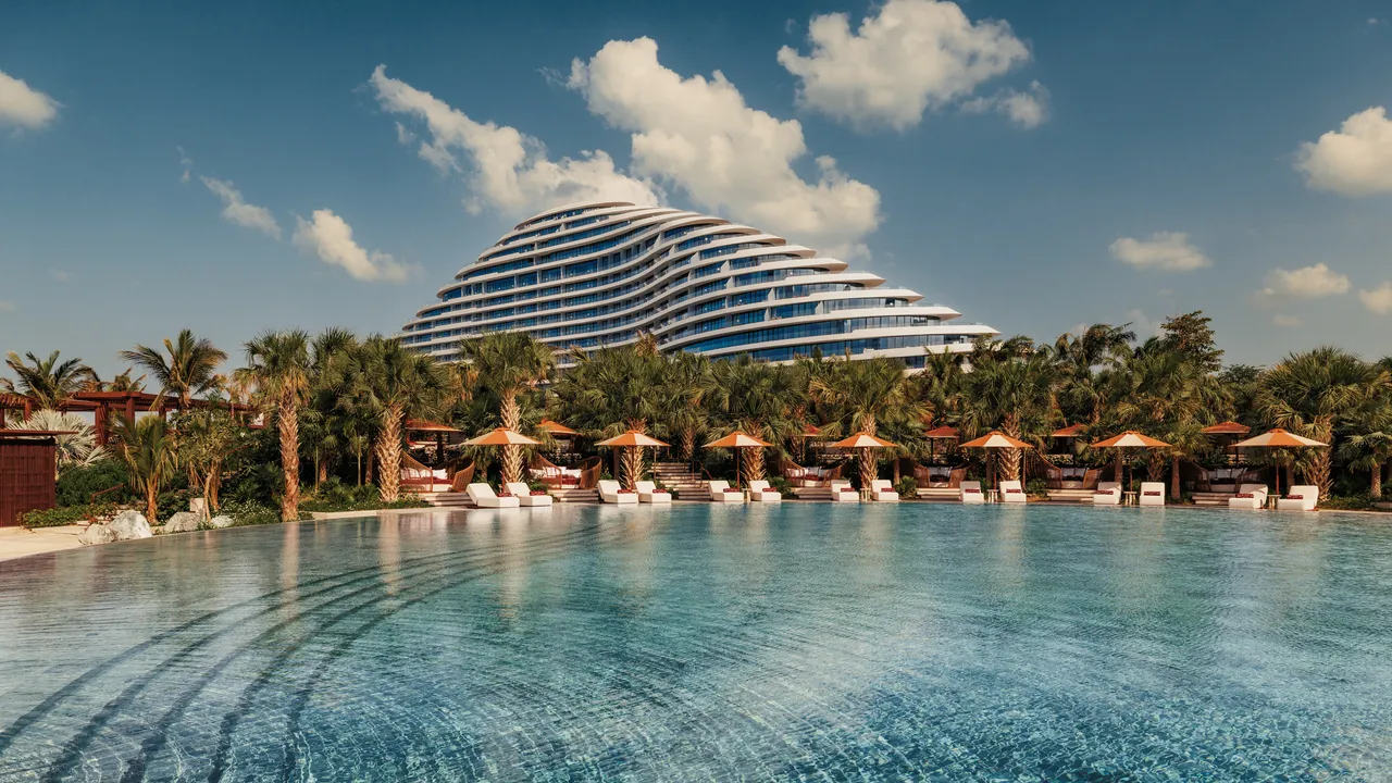 Best Hotels in Dubai: Which 12 Over-the-Top Options Will Wow You?