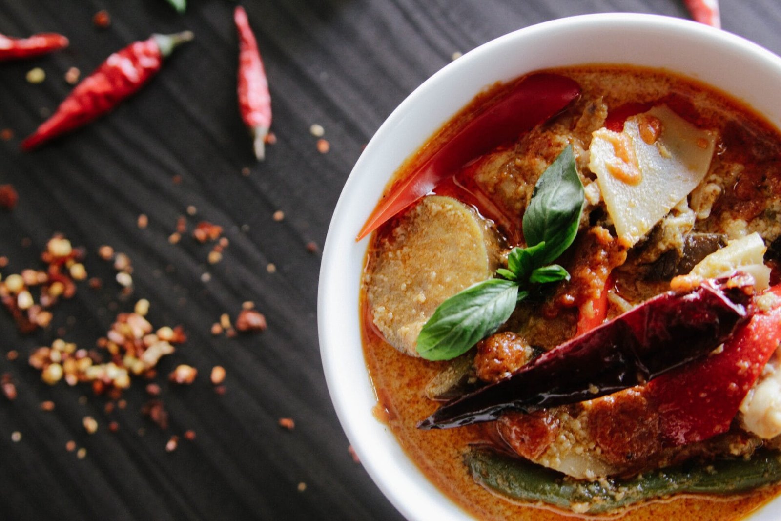 10 Irresistible Thailand Iconic Dishes to Savor Right Now!