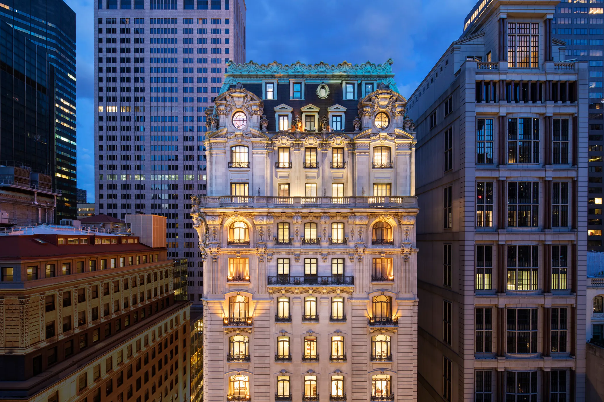 18 Jaw-Dropping Hotels in Midtown Manhattan You’ll Wish You Booked Sooner