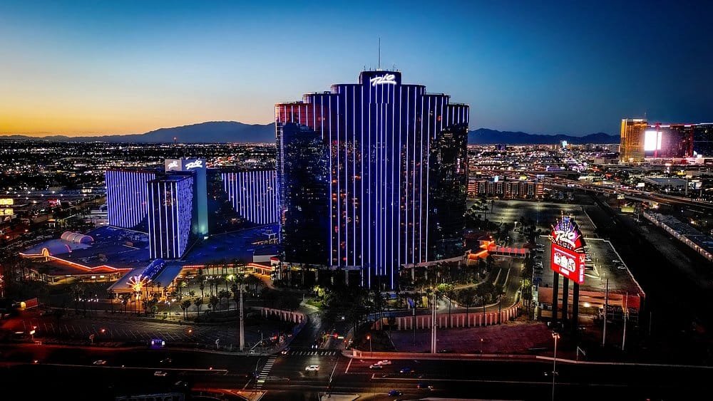 Rio Hotel & Casino Unveils Valentine's Day Extravaganza: Romance, Fine Dining, and Craft Cocktails Await!