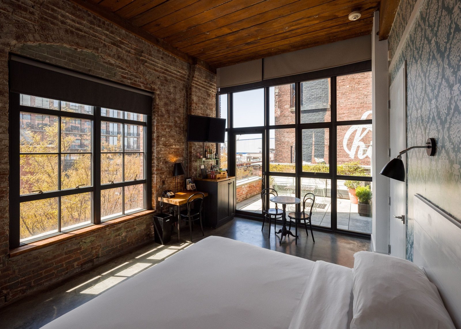 10 Best Affordable Hotels for Couples in New York – Romantic & Budget-Friendly Stays