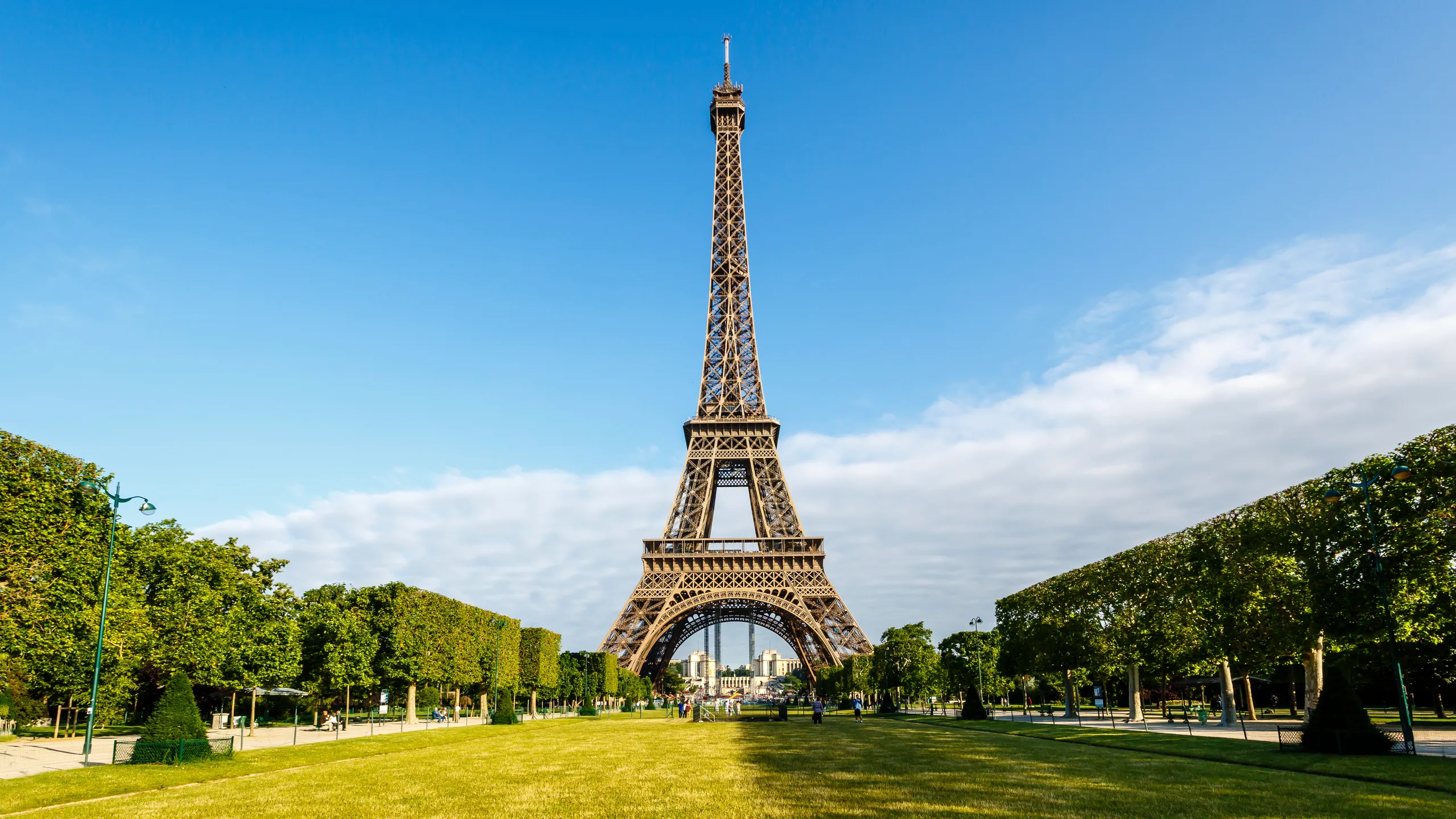Fascinating Paris Eiffel Tower Facts – Where Is the Eiffel Tower & What Makes It Iconic
