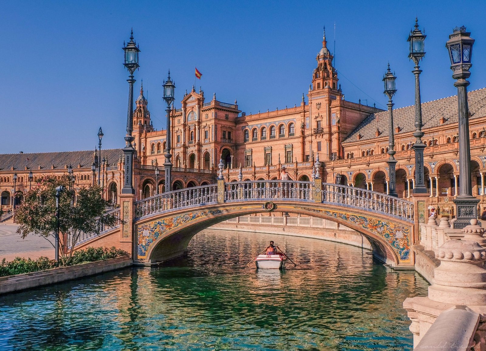 Spain — travel guide cover