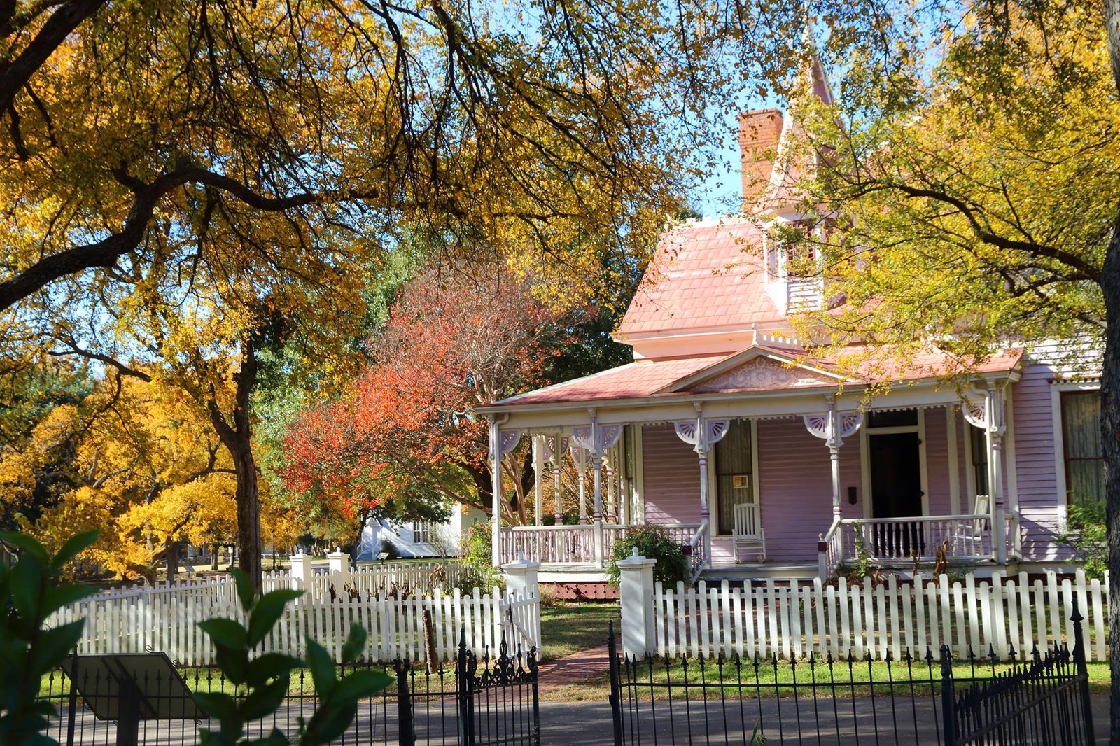 Dallas Heritage Guide: Discover Dallas Heritage Village & Old City Park History