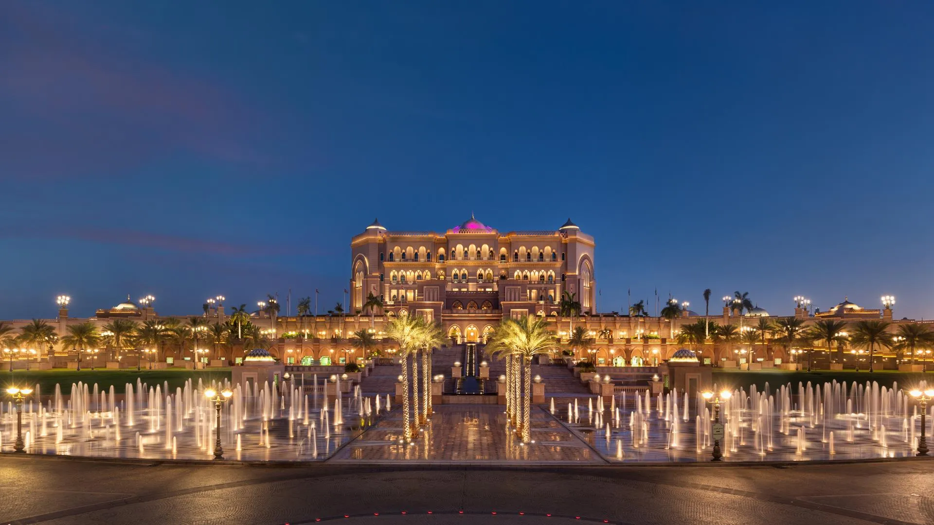 UAE — travel guide cover