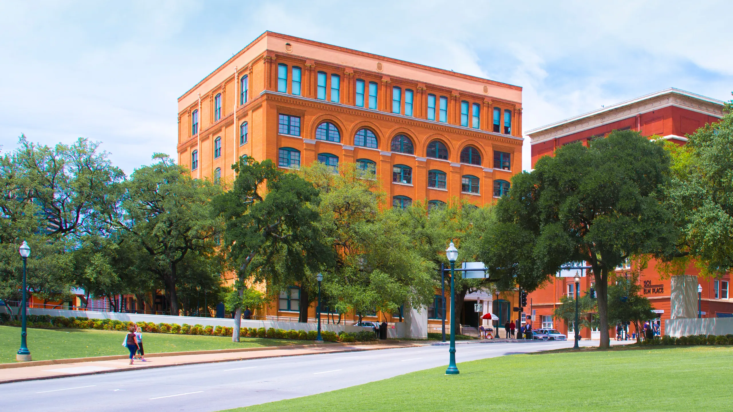 12 Attractions Around Dallas: Complete Travel Guide